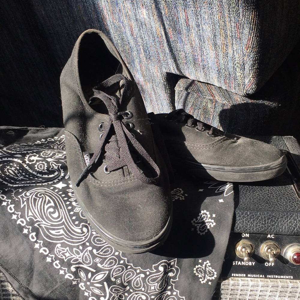 Vans black low top